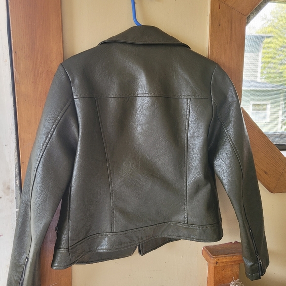 3/30$ FOREVER 21 FAUX GREEN LEATHER MOTO JACKET - MINT CONDITION -SMALL - Picture 4 of 4